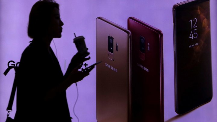 Назван цвет складного смартфона Samsung