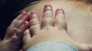 Пьяный житель села София зашел повидать соседку и до смерти избил ее внука за плач