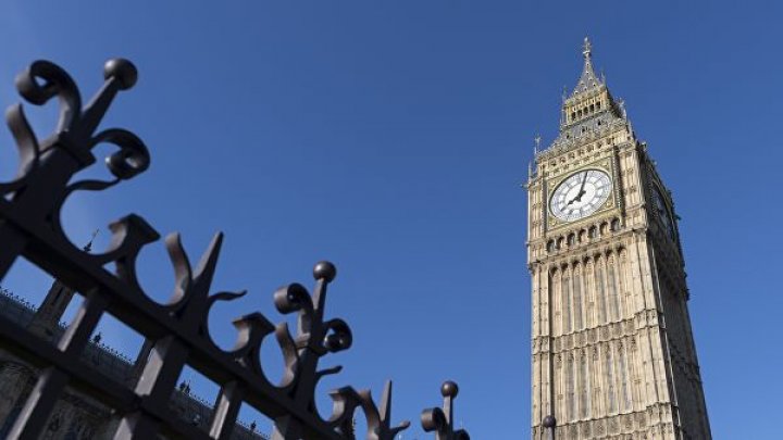 В Британии мужчина пытался проникнуть на территорию парламента