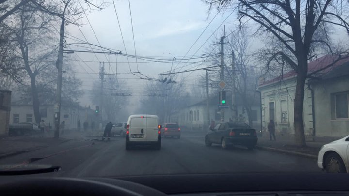 На столичной улице Букурешть загорелся частный дом