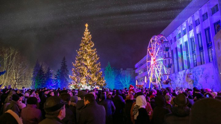 В центре Кишинева дали старт зимним праздникам (фото)