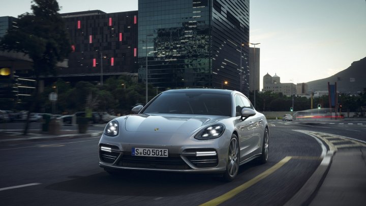 Хетчбэки Porsche Panamera отзывают по всему миру из-за программной ошибки