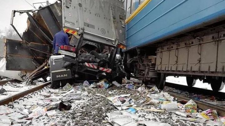 В Харьковской области грузовик столкнулся с поездом