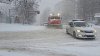 Военные, полицейские и водители внедорожников этой ночью доставали машины из снежного плена