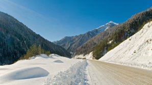 В Чечне автомобиль рухнул в пропасть: 3 погибших
