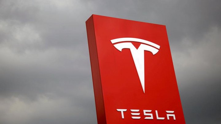 Tesla завершила 2018 год с почти $1 млрд убытка