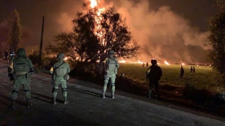 В Мексике число жертв взрыва бензопровода возросло до 115 человек