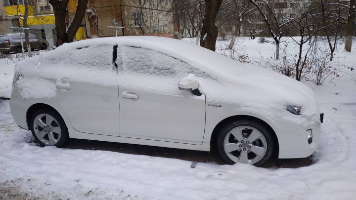 На Ботанике автоворы разобрали Toyota Prius (фото)