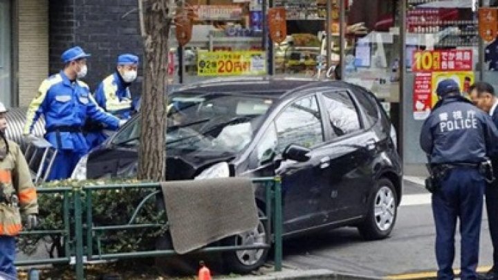 В Токио автомобиль въехал в толпу людей