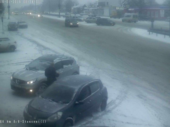 На Молдову обрушились снегопады и метели: ситуация на дорогах страны (фото)