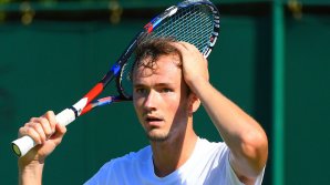 Российский теннисист Даниил Медведев сломал ракетку во время матча турнира ATP в Роттердаме
