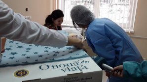 Благодаря кампании "Новая жизнь" более 5,5 тысяч матерей получили наборы для новорожденных