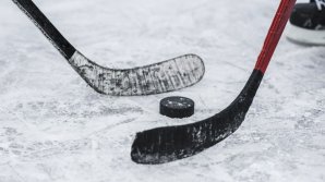 В Канаде хоккейный матч двух студенческих команд ознаменовался массовой дракой