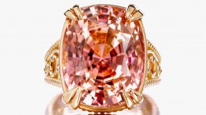 В Китае мать отказалась от дорогого подарка сына ради его будущего (видео)