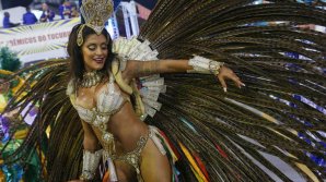 В Рио-де-Жанейро начался знаменитый карнавал: повсюду звучит музыка и царит веселье