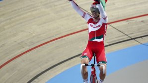 Массовый завал на чемпионате мира по трековым велогонкам в польском Прушкуве