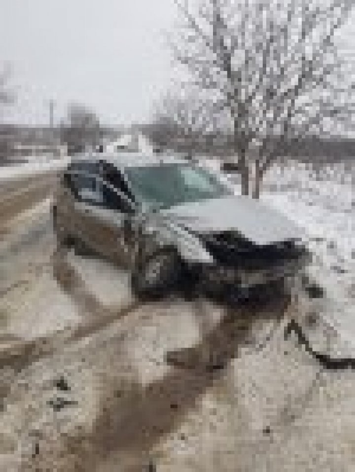 В Калараше произошла серьезная авария: два автомобиля превратились в груду металла (фото)