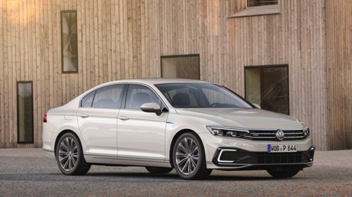 Volkswagen показал обновленный Passat B8