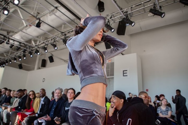 Трансгендер впервые показал свою одежду на неделе моды