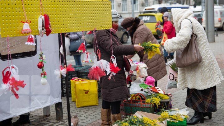 Мэрцишоры заполонили город: торговцы подготовили широкий ассортимент символов весны (фото)