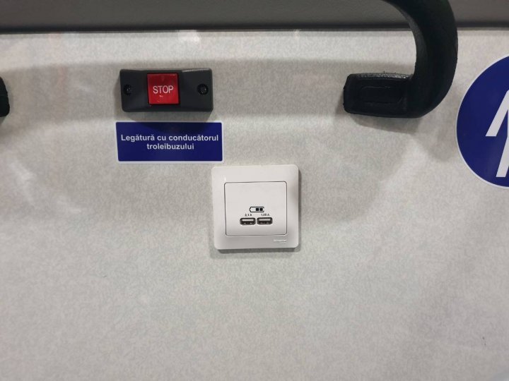 В столичных троллейбусах появятся системы видеонаблюдения и USB-порты для зарядки смартфонов (фото)