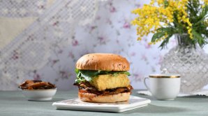 Фем-бургер, который подойдет веганам, гурманам, феминисткам и соблюдающим пост придумали в России