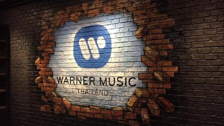 Warner Music заключил первый в истории контракт с искусственным интеллектом