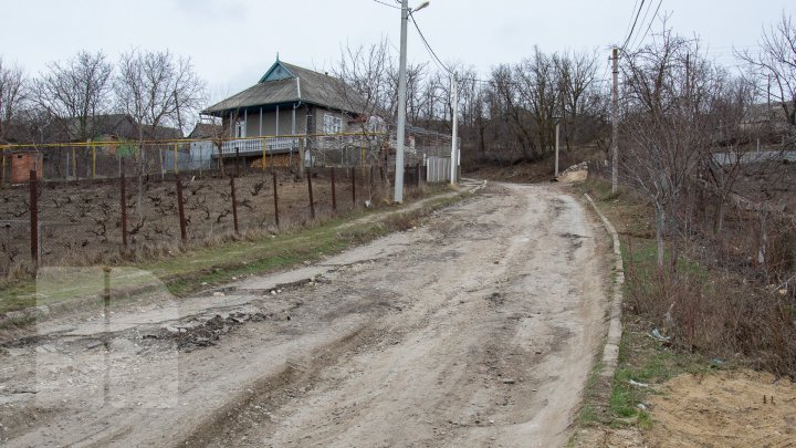 В Каушанах за два месяца планируют восстановить около четырех километров дорог (фото)