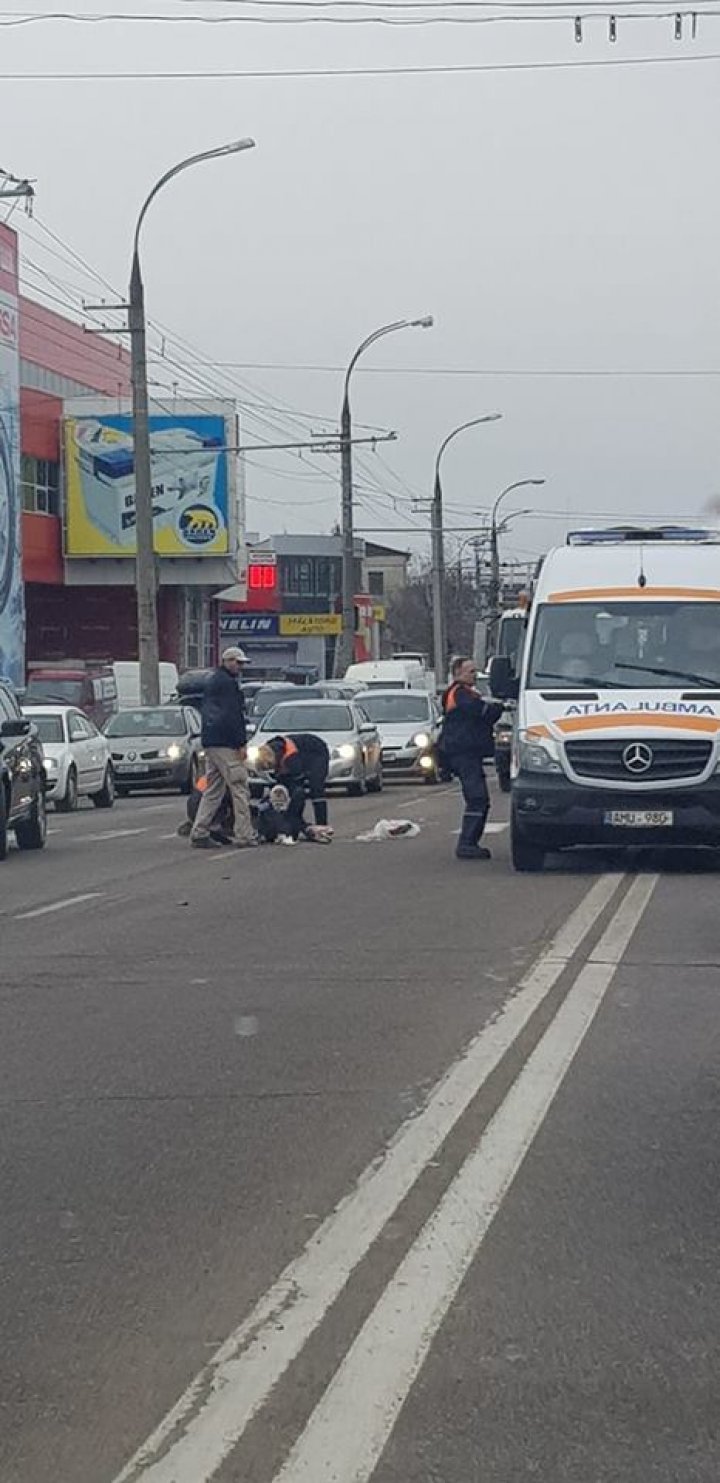 В столице молодого человека сбили на пешеходном переходе