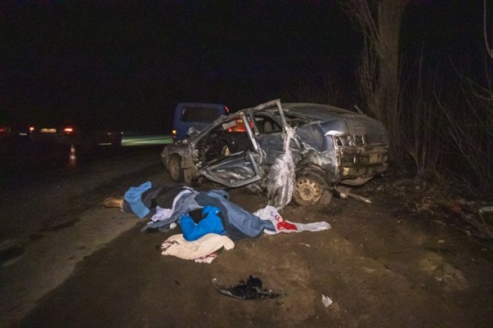 Под Киевом в тройном ДТП погибли два человека (фото)