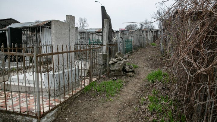 Правительство выделит 10 млн леев на ремонт еврейского кладбища в Кишиневе (фото)