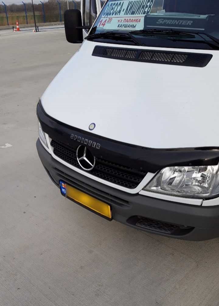 Контрабанда мобильных телефонов была найдена в микроавтобусе, который ехал по маршруту Одесса-Кишинев (фото)