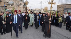 Тысячи паломников приехали в Иерусалим, чтобы пройти крестным путем Иисуса Христа