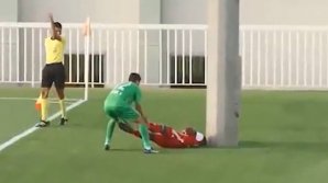 В Эмиратах футболист вылетел за пределы поля и ударился головой о столб