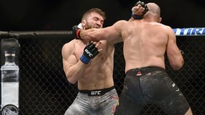 Молдавский боец Ион Куцелаба проиграл Гловеру Тейшейре на турнире UFC
