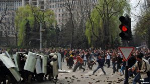 Сегодня исполняется 10 лет со дня разгрома зданий парламента и администрации президента