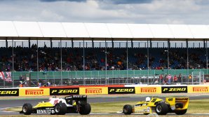 На трассе в Сильверстоуне прошли показательные заезды на исторических гоночных машинах