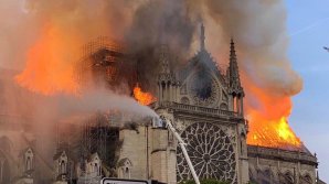 В Париже загорелся собор Парижской Богоматери (видео)