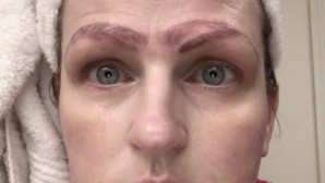 Женщина сходила в салон красоты и ушла с четырьмя бровями