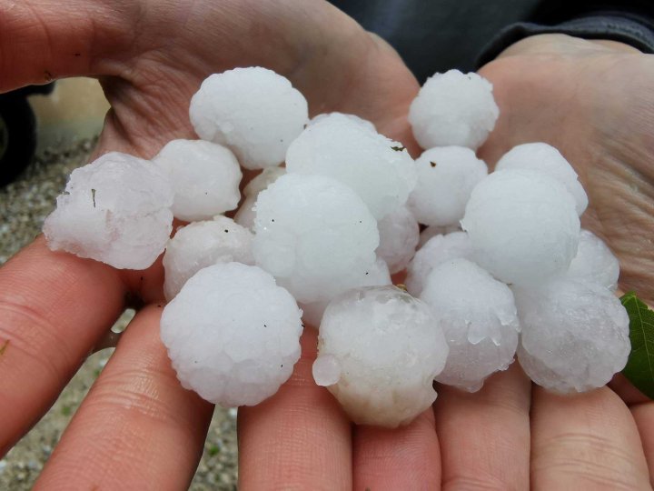 На западе Европы начались природные катаклизмы (фото/видео)