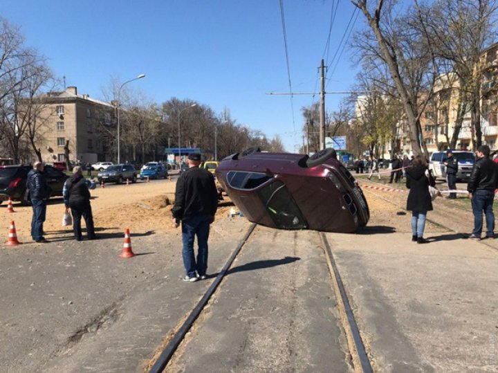 В Одессе под автомобилем прогремел мощный взрыв