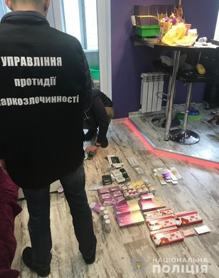 Под видом таблеток для похудения в Киеве продавали психотропные препараты (фото)