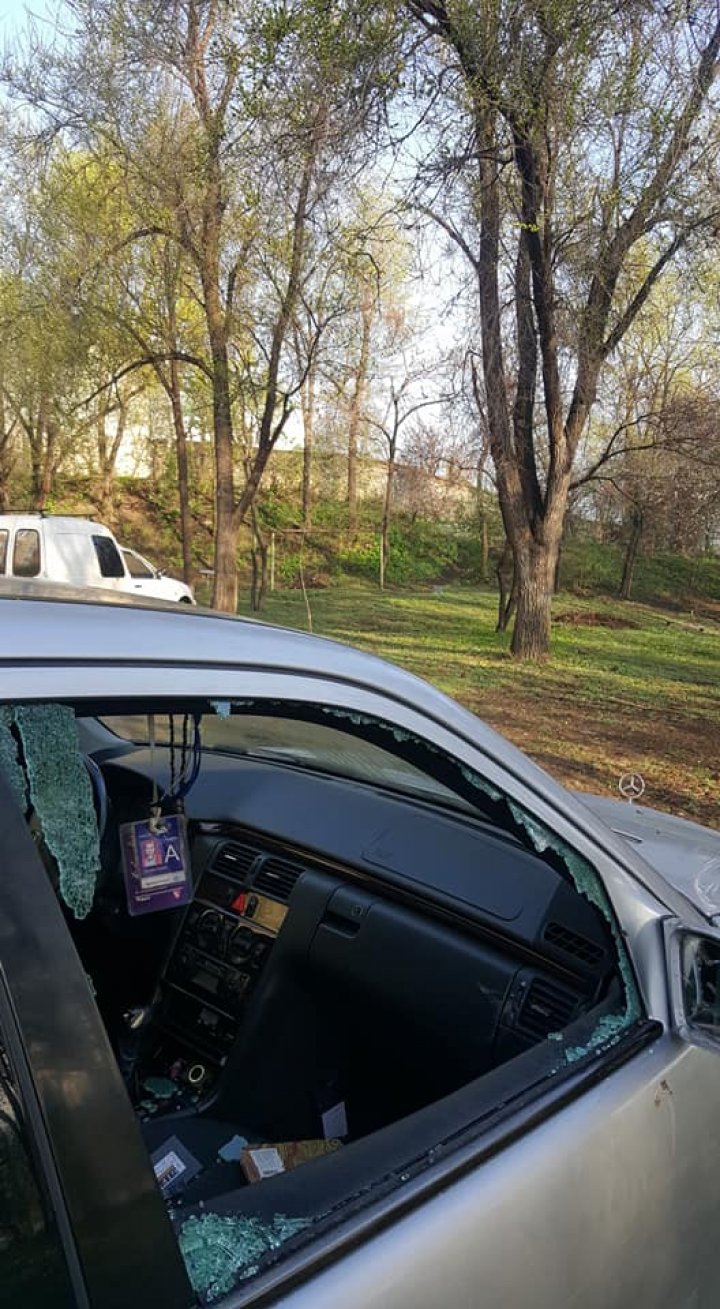 В центре Кишинева автоворы разбили шесть машин в соседних дворах (фото)