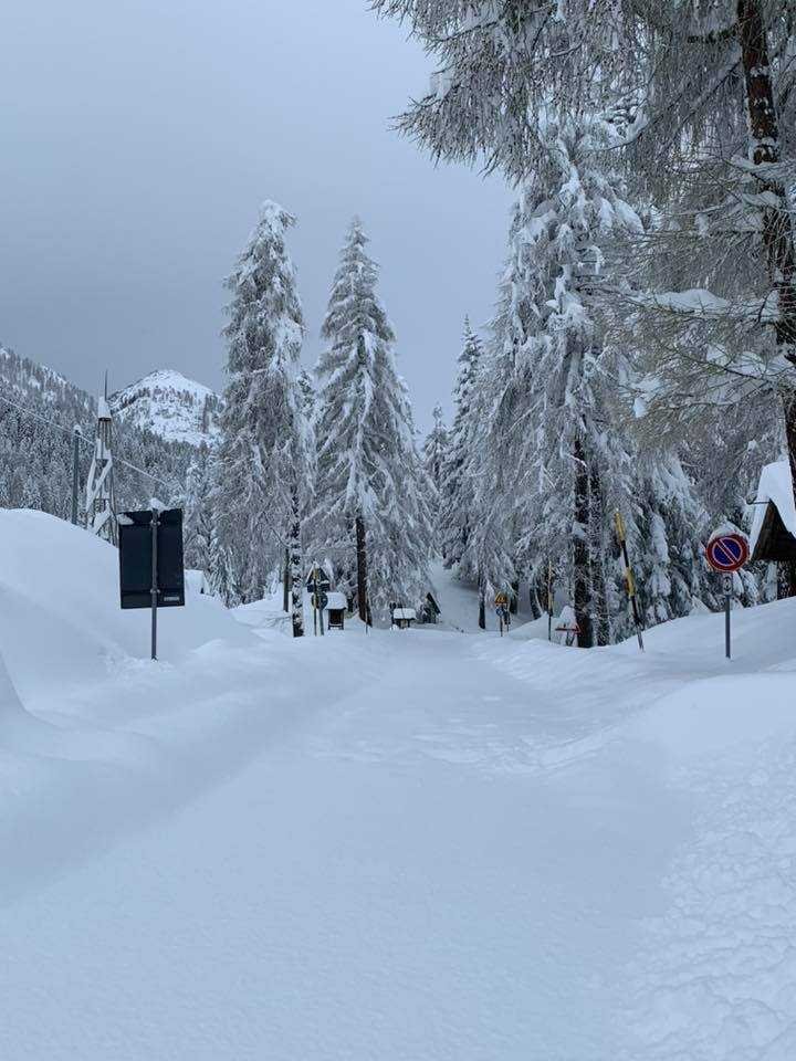 На западе Европы начались природные катаклизмы (фото/видео)