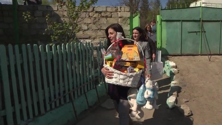 Фонд Влада Плахотнюка "Эдельвейс" поздравил многодетную семью Цуркану с пасхальными праздниками (фото)