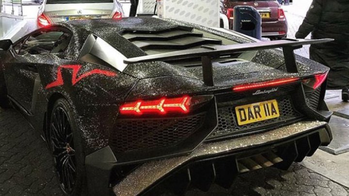 Молдаванка украсила свой Lamborghini 2 миллионами страз Swarovski (фото)