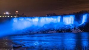 Ниагарский водопад "посинел" в честь рождения сына принца Гарри и Меган Маркл