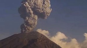В Мексике проснулся вулкан Попокатепетль: в сеть попало впечатляющее видео