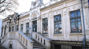 В театре "Лучафэрул" поставили спектакль "Пэкалэ"