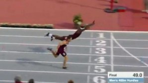 Американский бегун Инфинит Таккер бежал к победе с закрытыми глазами